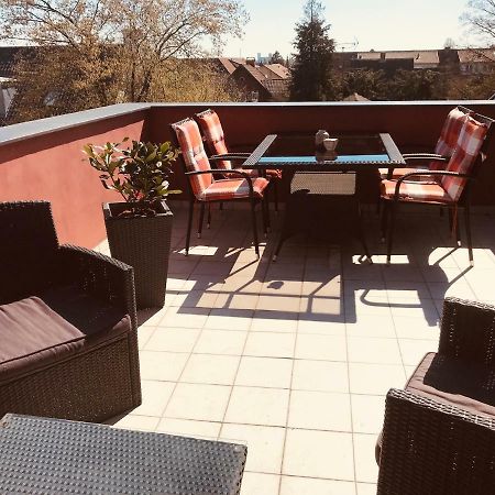Centralt I Gentofte I 2 Plan, Ved S-Tog Og Busser Exterior photo