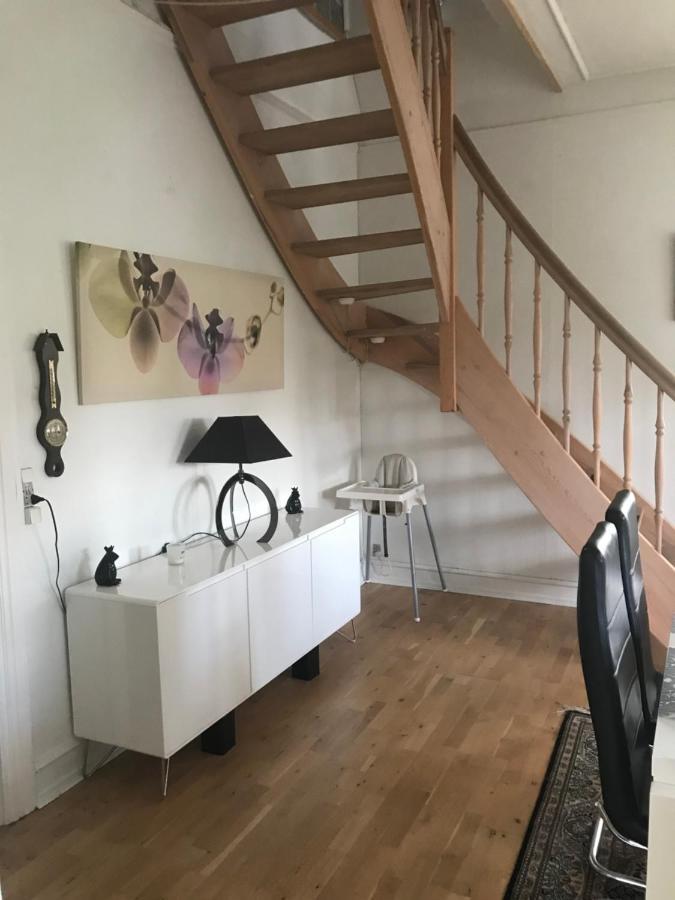 Centralt I Gentofte I 2 Plan, Ved S-Tog Og Busser Exterior photo