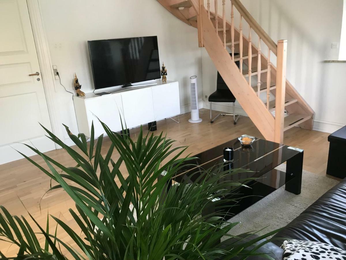 Centralt I Gentofte I 2 Plan, Ved S-Tog Og Busser Exterior photo