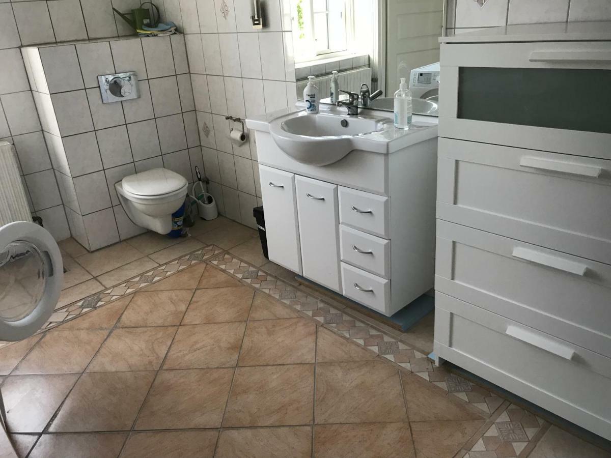 Centralt I Gentofte I 2 Plan, Ved S-Tog Og Busser Exterior photo