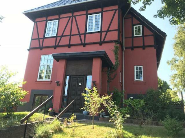 Centralt I Gentofte I 2 Plan, Ved S-Tog Og Busser Exterior photo
