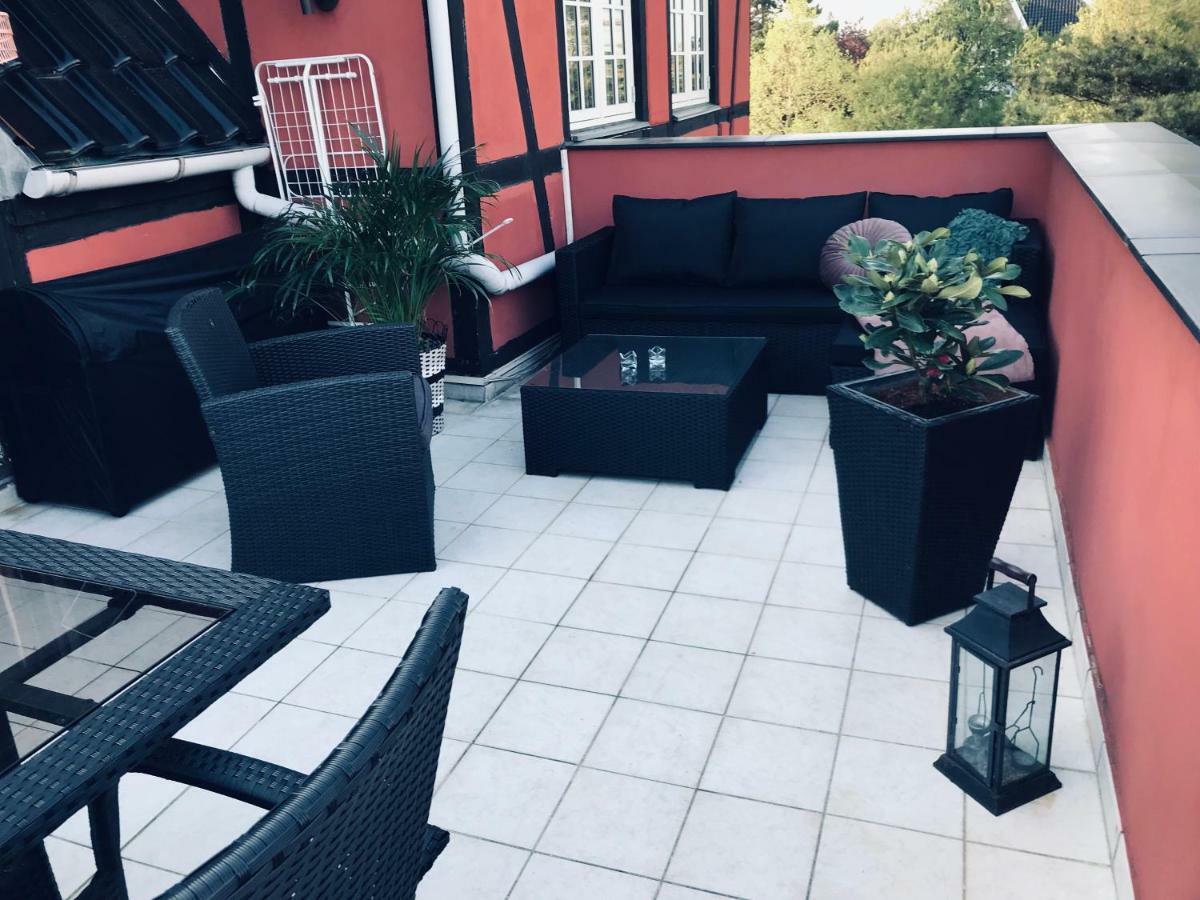 Centralt I Gentofte I 2 Plan, Ved S-Tog Og Busser Exterior photo