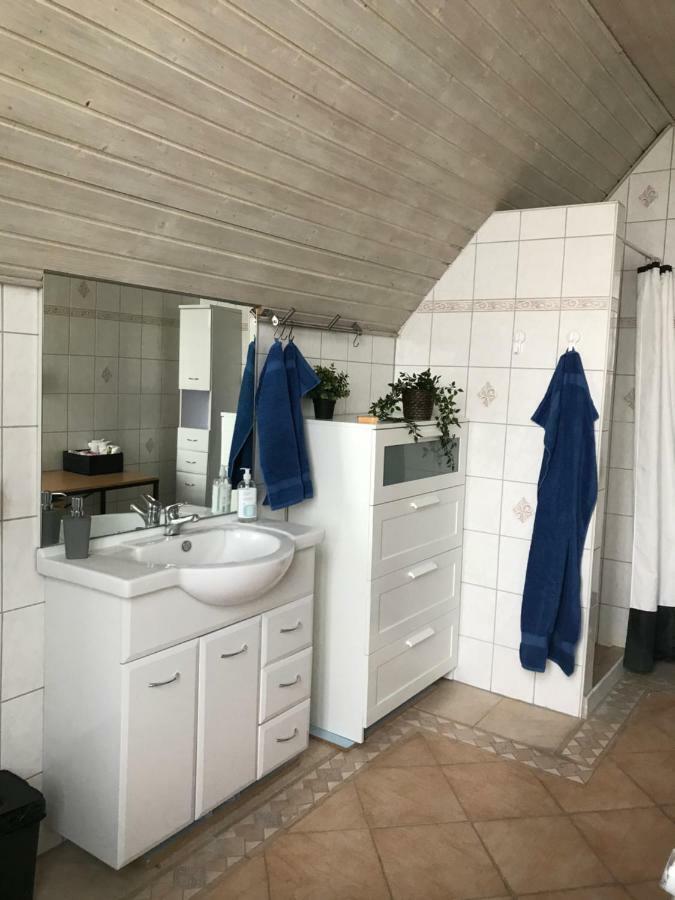 Centralt I Gentofte I 2 Plan, Ved S-Tog Og Busser Exterior photo