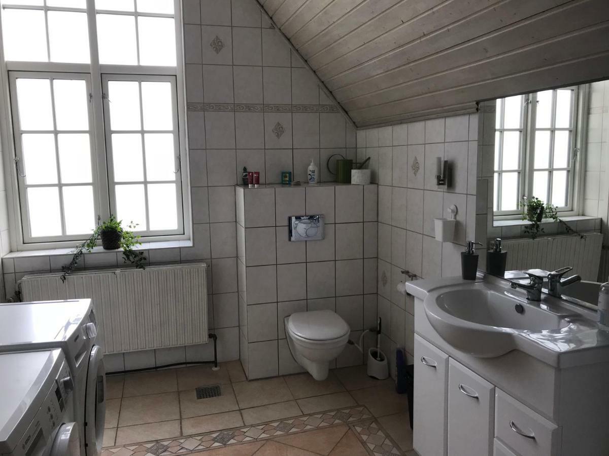 Centralt I Gentofte I 2 Plan, Ved S-Tog Og Busser Exterior photo