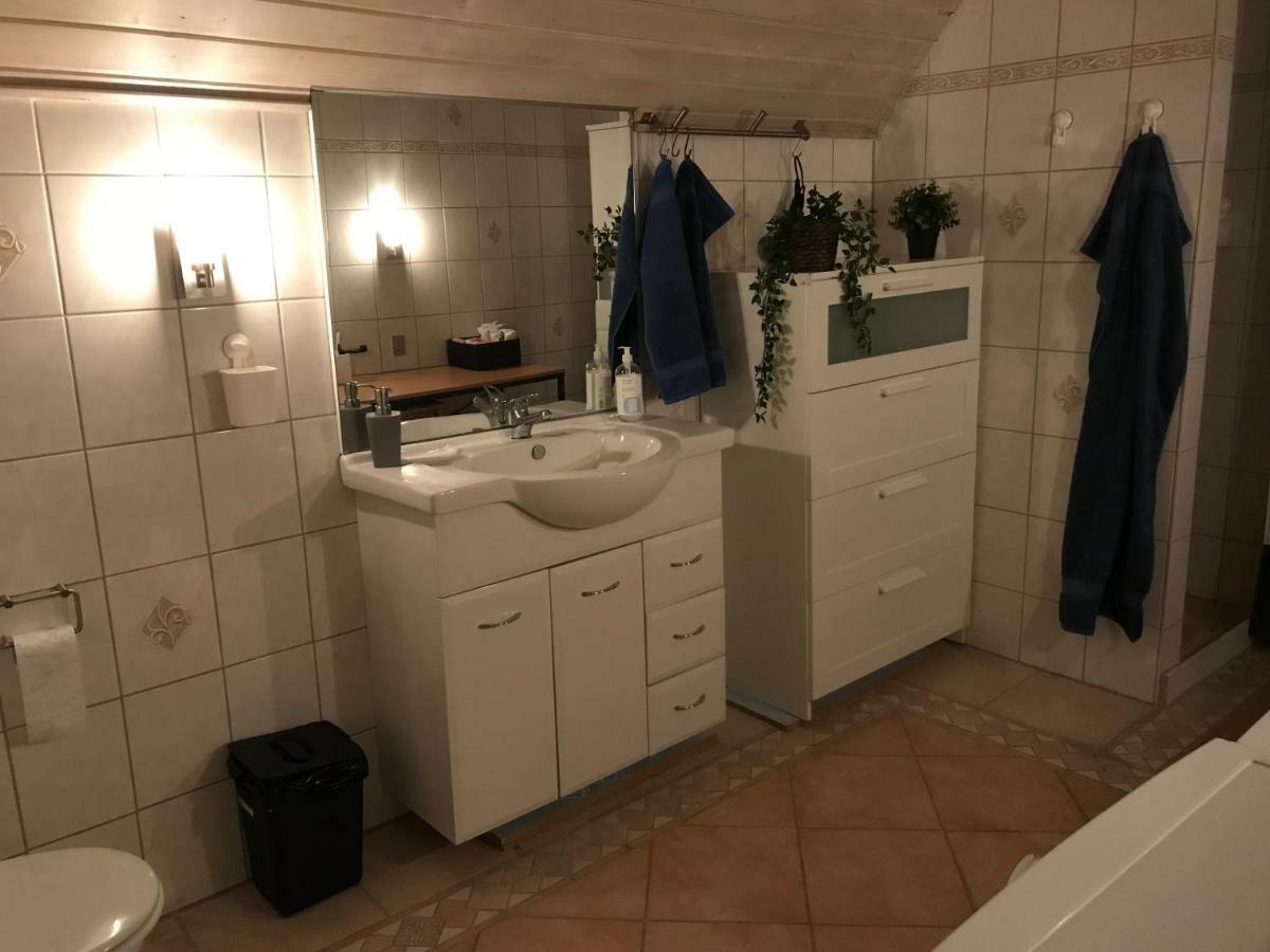 Centralt I Gentofte I 2 Plan, Ved S-Tog Og Busser Exterior photo