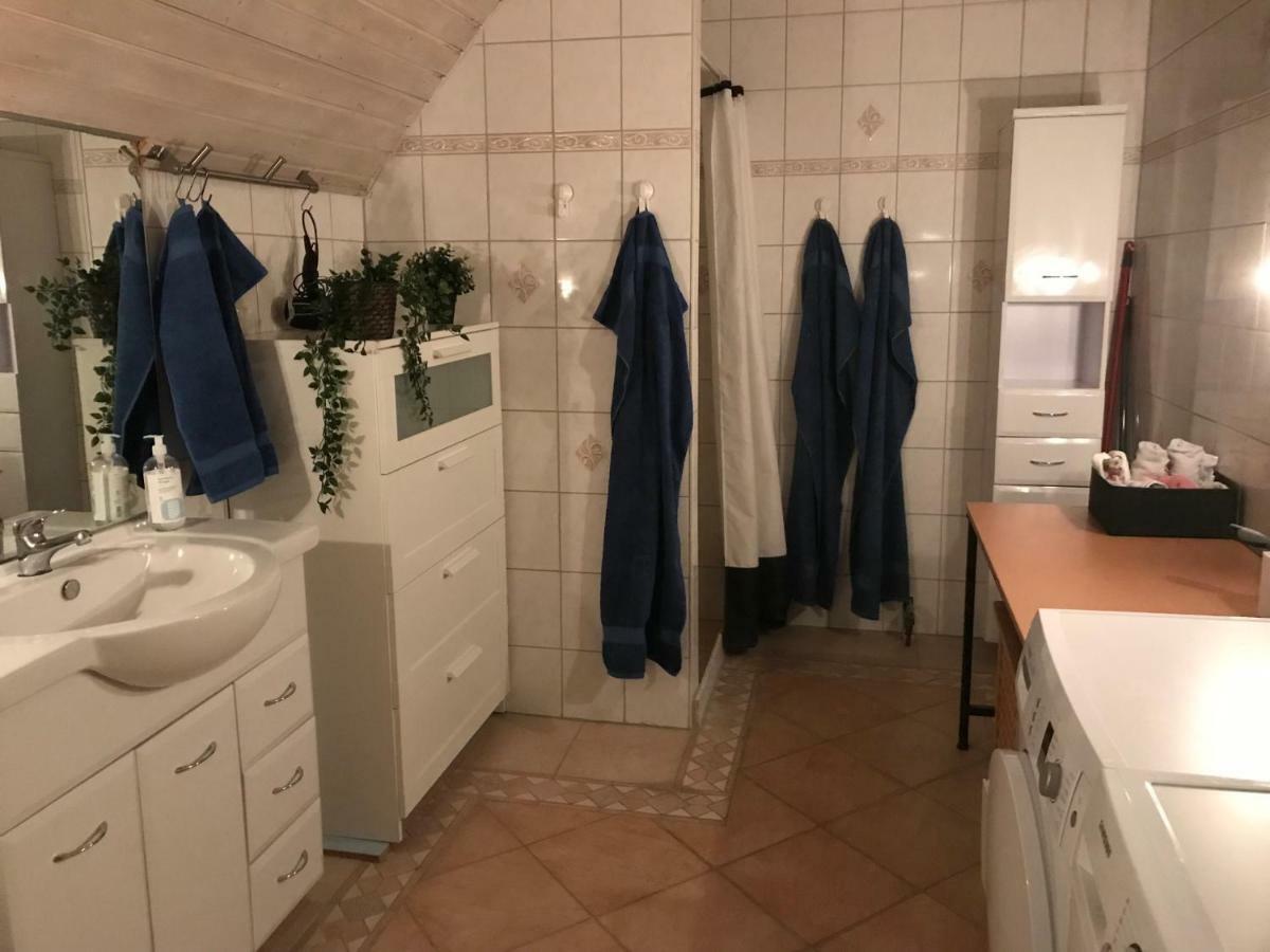 Centralt I Gentofte I 2 Plan, Ved S-Tog Og Busser Exterior photo