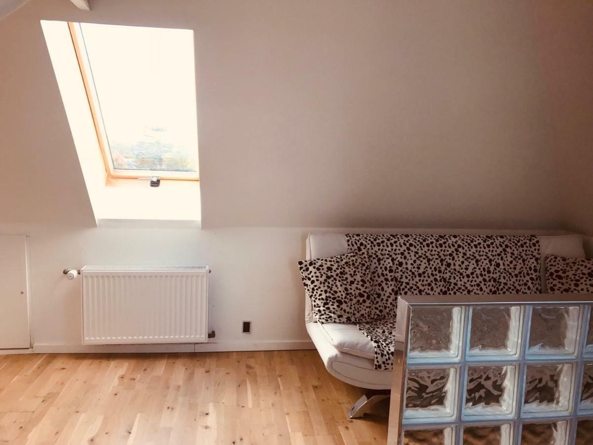 Centralt I Gentofte I 2 Plan, Ved S-Tog Og Busser Exterior photo