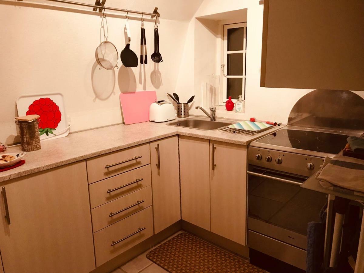Centralt I Gentofte I 2 Plan, Ved S-Tog Og Busser Exterior photo