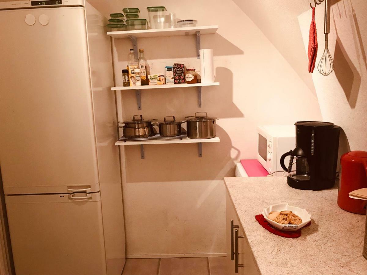 Centralt I Gentofte I 2 Plan, Ved S-Tog Og Busser Exterior photo