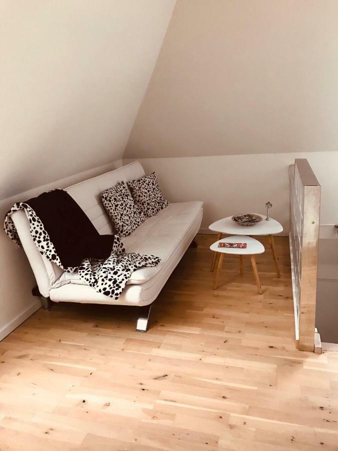 Centralt I Gentofte I 2 Plan, Ved S-Tog Og Busser Exterior photo
